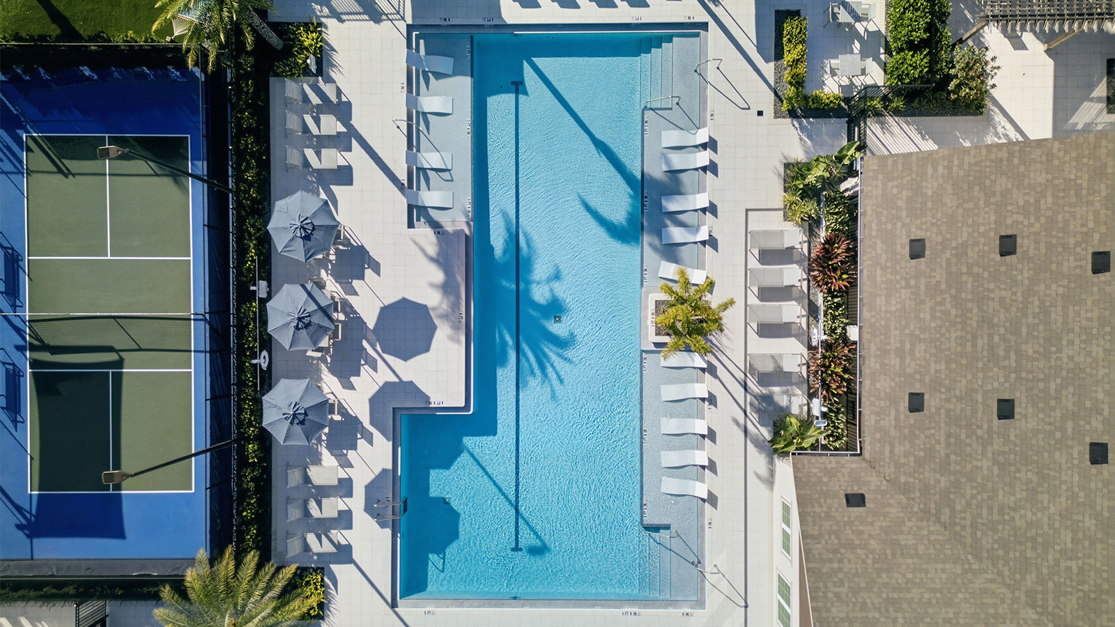 pickleball court, swimming pool and clubhouse at Yardly Crossings houses for rent in Deland, FL