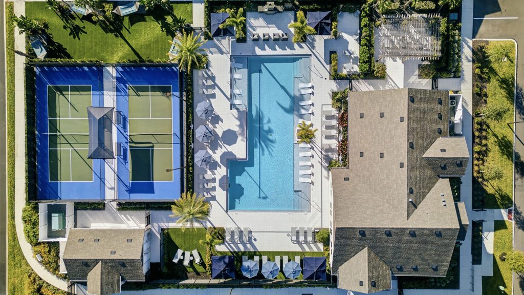 pool and pickleball courts image